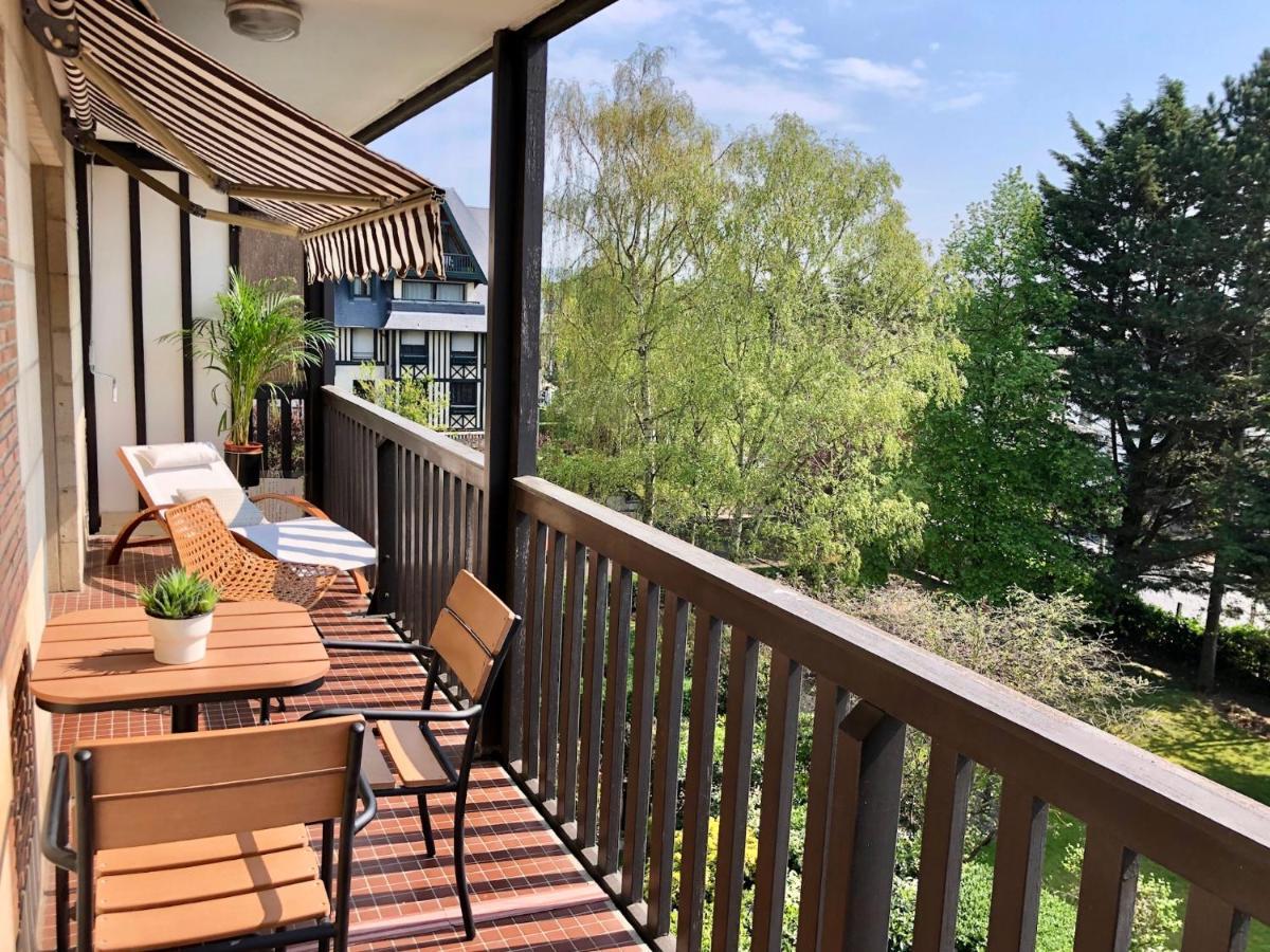 Beau studio terrasse vue jardin - à 2 pas de la mer Deauville Exterior foto